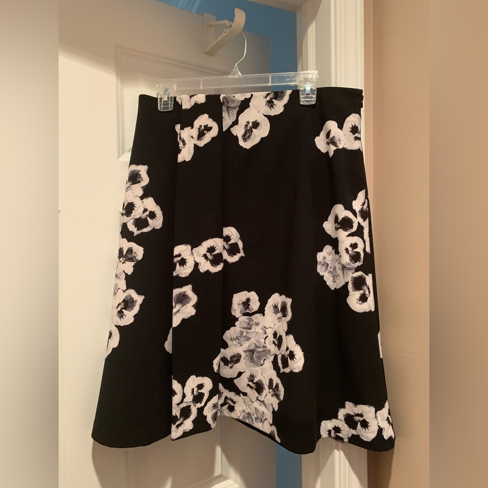 Ellen Tracy A-Line Skirt with Accent Plat - Like New!!